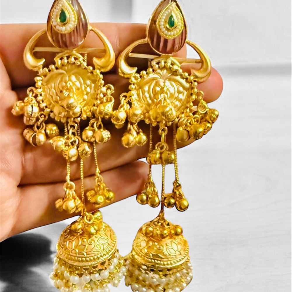 Elegant Gold and Green Dangle Earrings